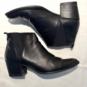 SFW black leather pointed toe boots - size 8